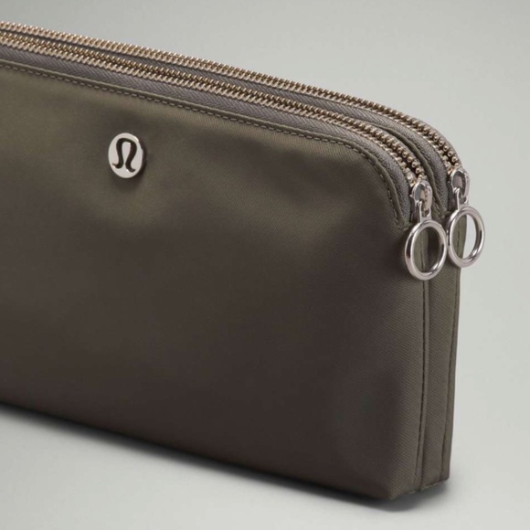 Lululemon Curved Wristlet Grey Sage - Picture 2 of 7